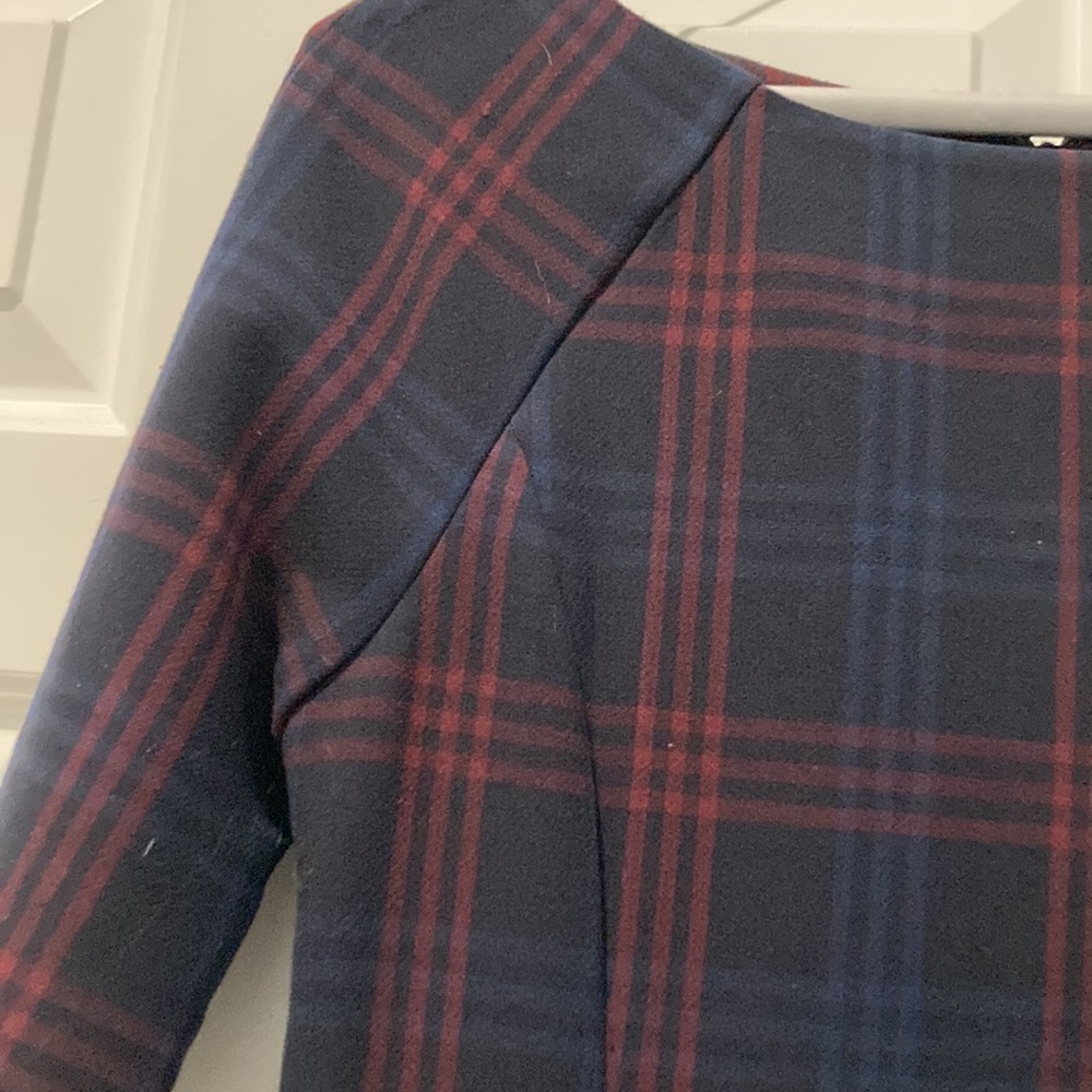 Philosophy 👗to the knee plaid work dress. 3/4 sleeves.